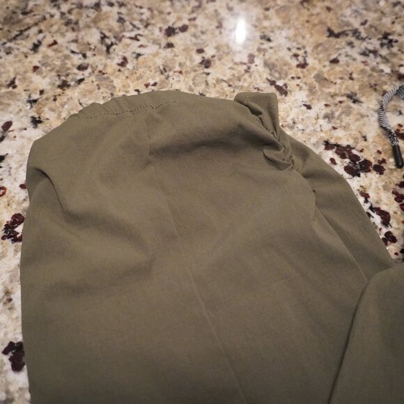 TORRID-  Happy Camper Capris -Size 2 (2X 18/20) - Picture 3 of 4